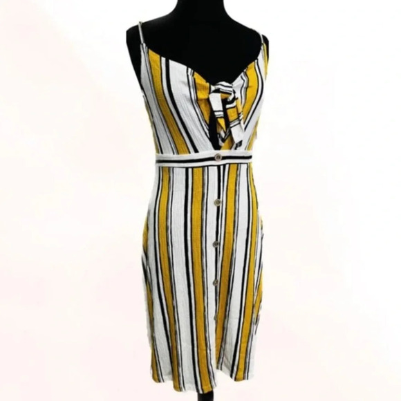 Excellent condition size large Love tree dress cute and lightweight very soft - Picture 1 of 4